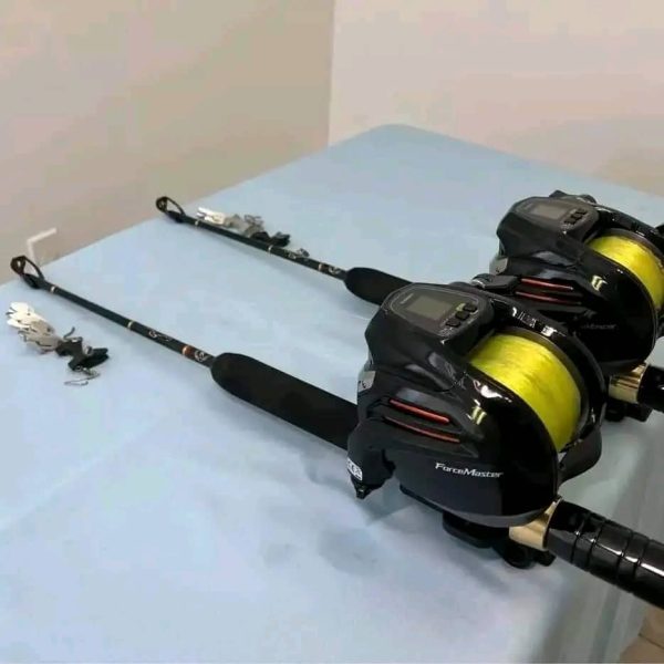 2 barely used ForceMaster 9000 electric reels - Image 2